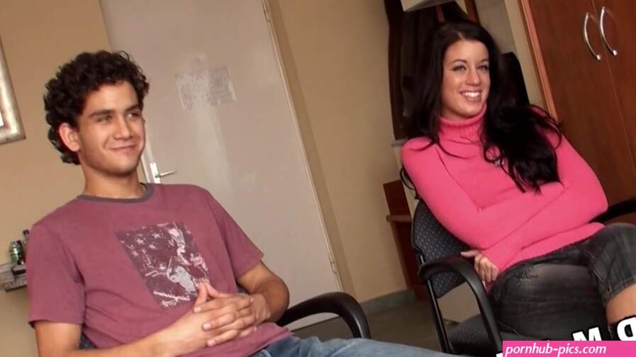 Young Amateur Hotel Threesome