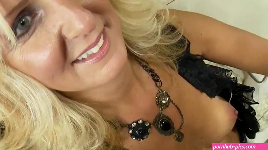 Anal Loving Mature Blonde Nympho takes Big Facial