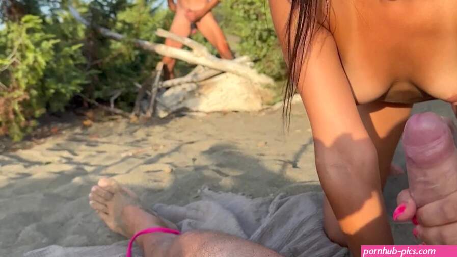 ANAL FINGERING FOR A SLUT: public beach slut analized and handjob
