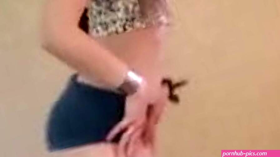 Dance tease to Dangerous Woman by Ariana Grande