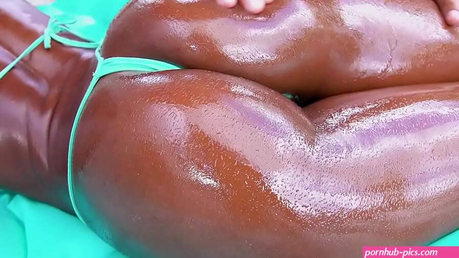 Hes so lucky today his stepsis asks him to oil her ass up