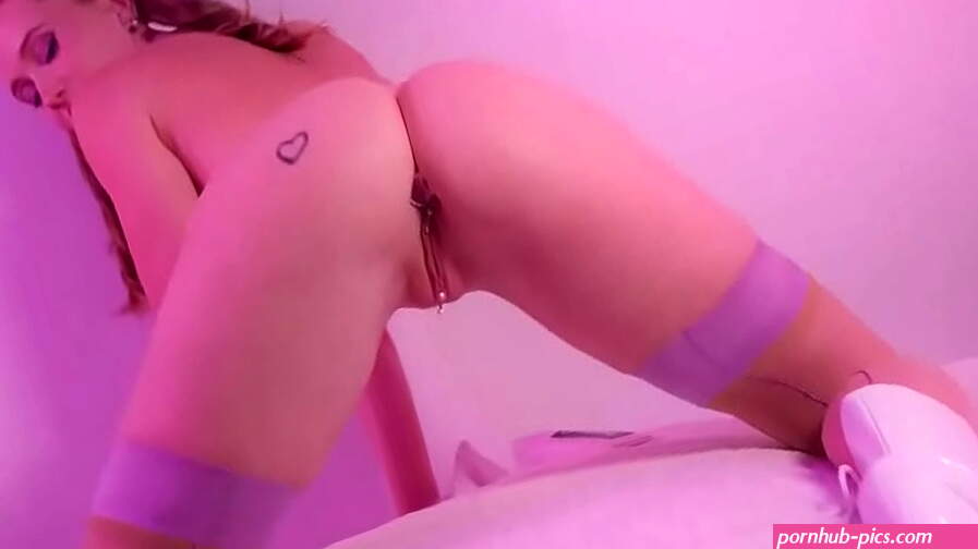 Hot Blonde Aussie Scarlet Chase Goes Crazy With Anal Toys