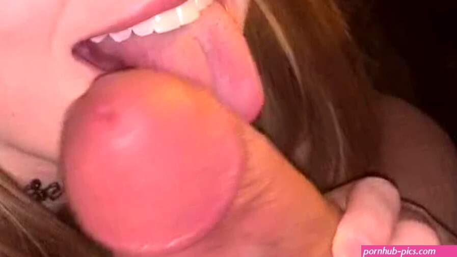 Driving instructor teacher gets spontaneous Public Blowjob in the car while working