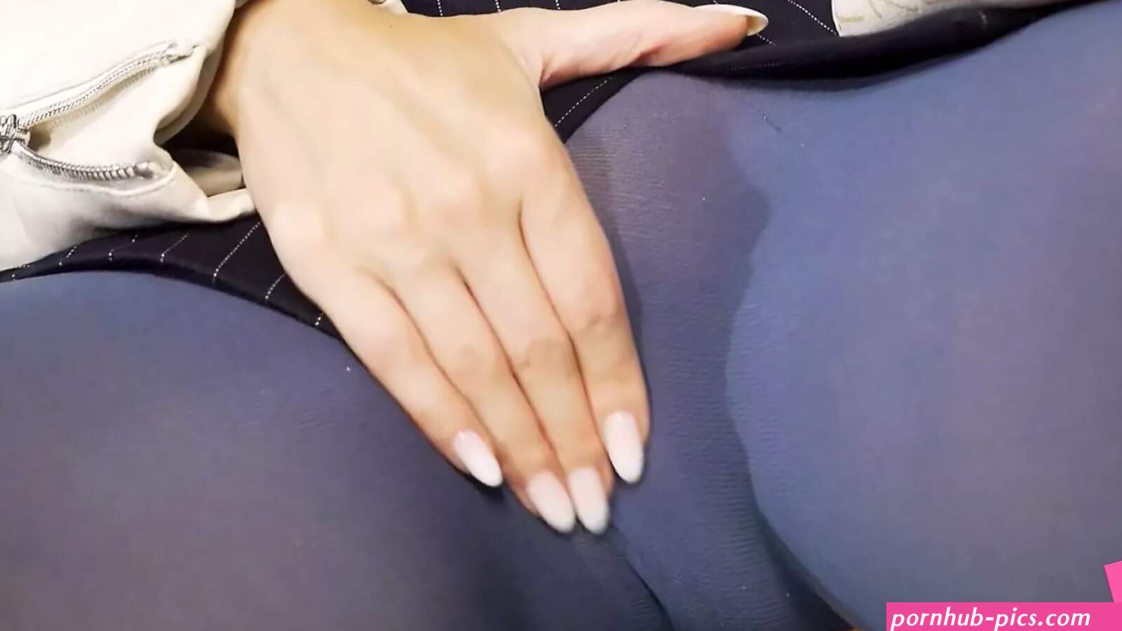 Cameltoe Porn Videos Featuring Pussy Outlines in Leggings
