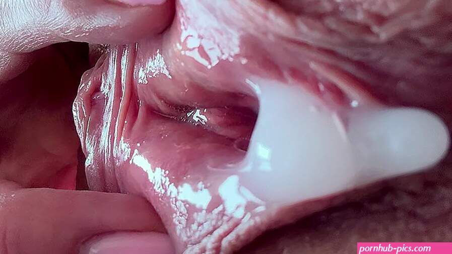EXTREME CLOSE UP