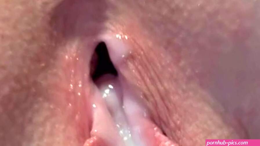 18 year old pushes out massive creampie and makes pussy fart after 1st threesome