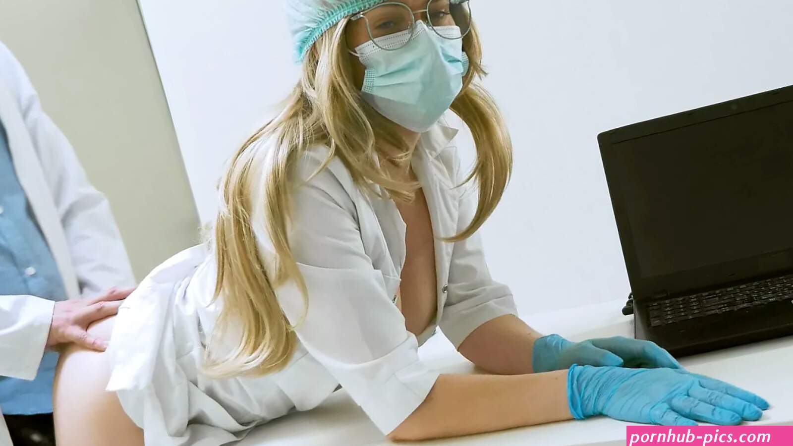Doctor Fucked A Nurse On His Desk Porn Videos