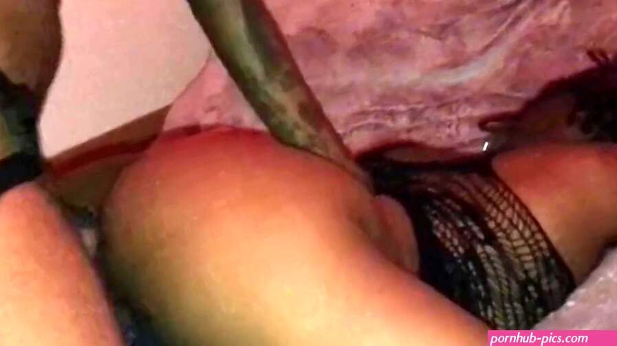 EBONY LESBIAN ANAL WITH STRAPON