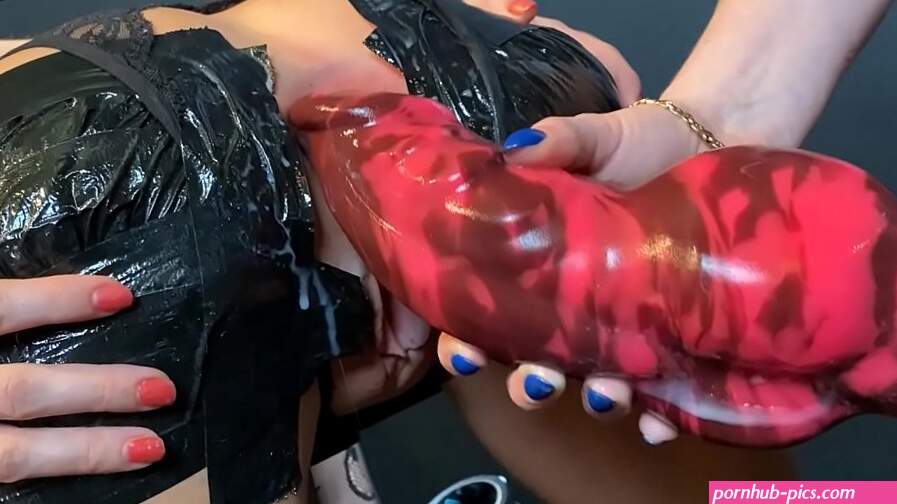 Extreme insertions Elbow Deep www.siswet