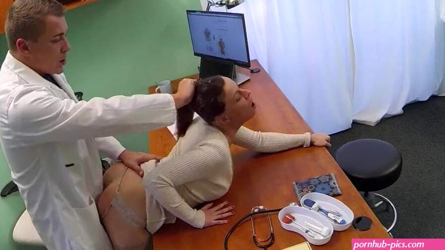 FakeHospital Doctor gets sexy patients pussy wet