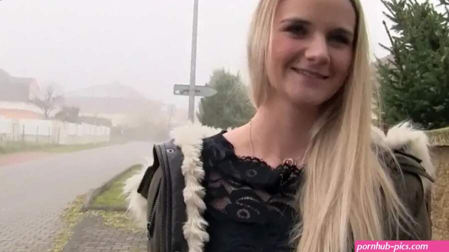Euroslut takes cash for sex in the car
