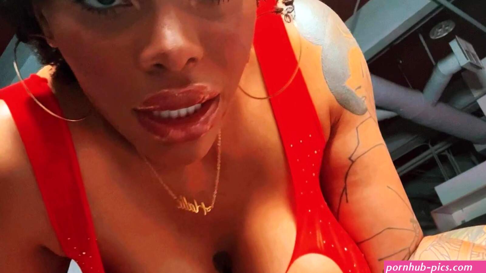 Watch online Halle Hayes OnlyFans aka Hallehayesvip