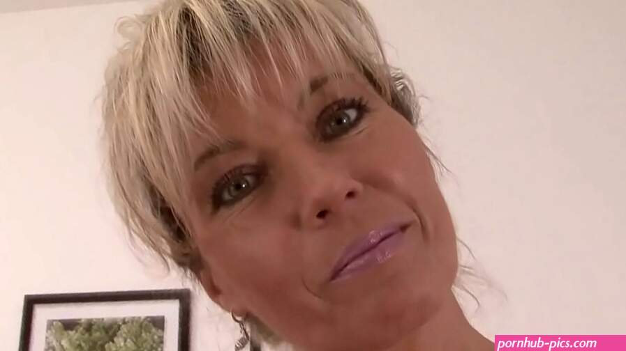Hot mature blonde milf want a young cock