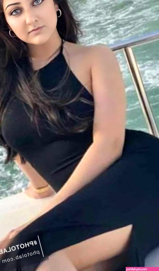 Meera Busty Indian escort in Dubai