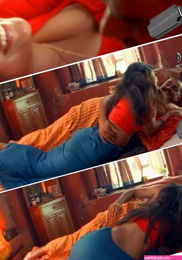 INDIAN ACTRESS: Meera Jasmin boobs press cleavage bed scene in Tamil movie Aayutha Ezhuthu