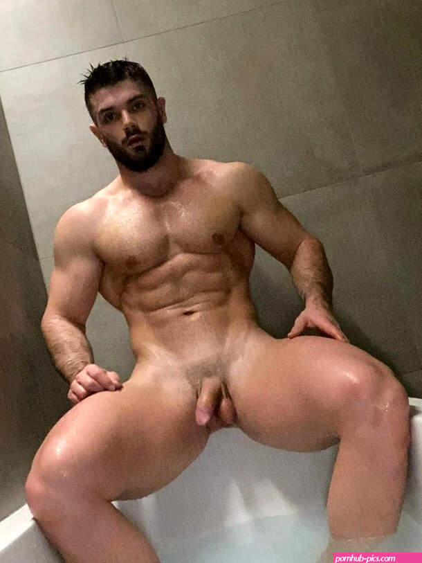 Nude Muscle Men For Your Monday!