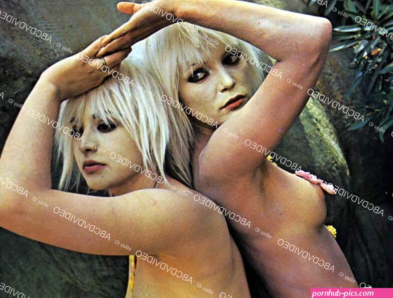crp-07105 1970 half naked topless blonde babes film Pussycat Pussycat