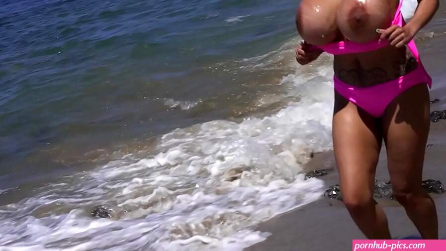 AMBER ALENA GIANT TITS ON THE BEACH