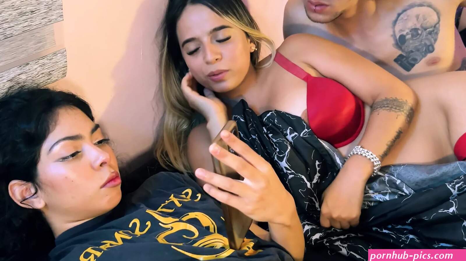 Free Friends Home Porn Videos