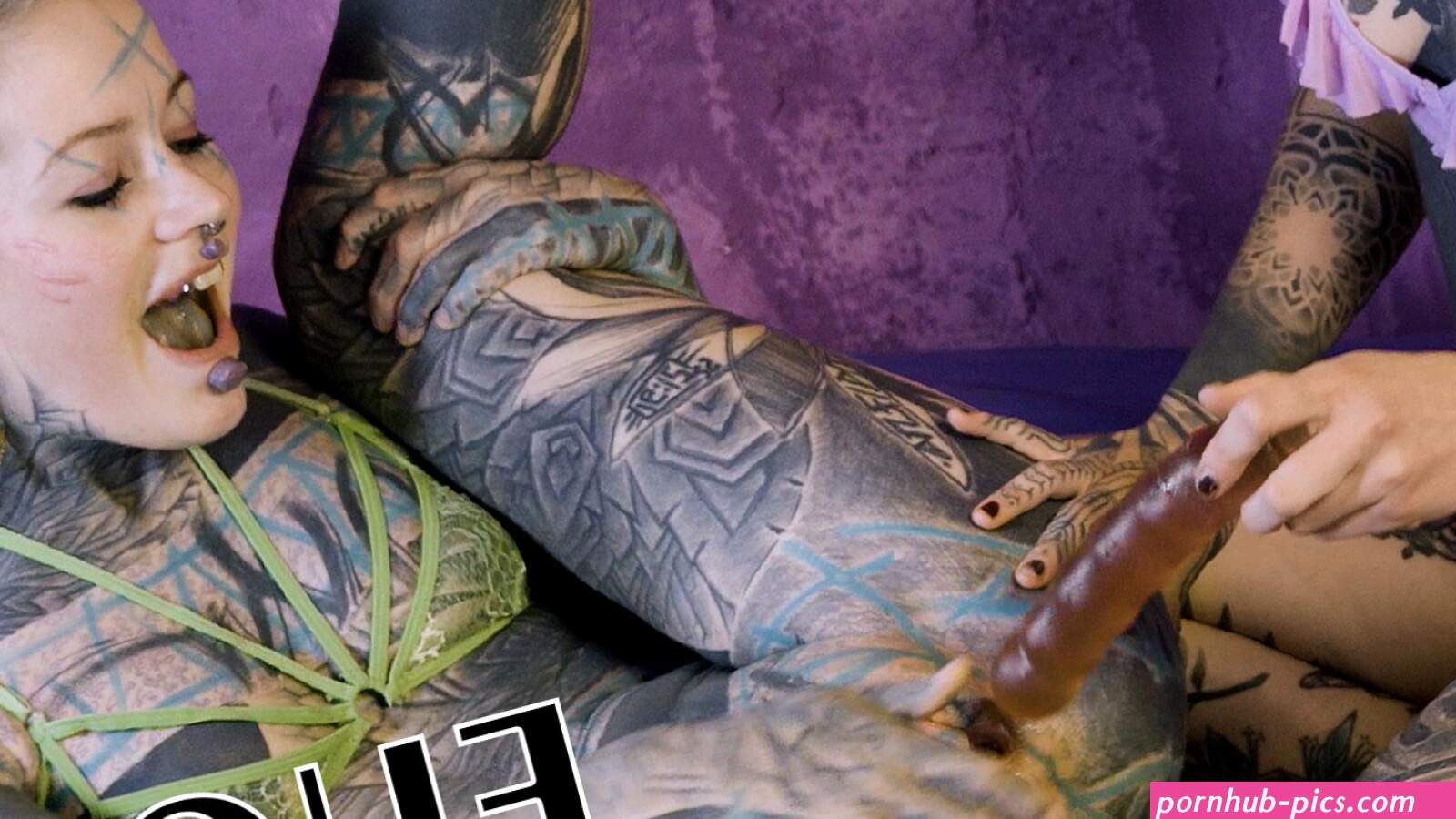 Cute TATTOO lesbian SEX