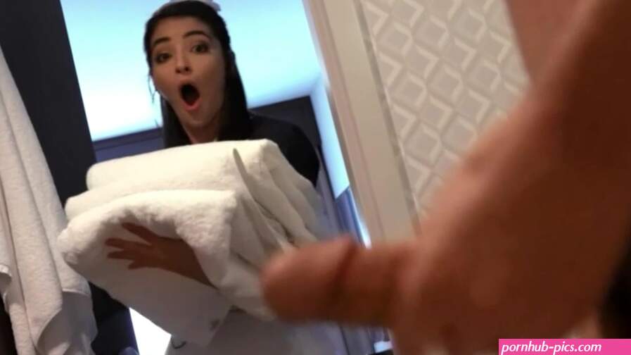 Casual threesome sex with two maids in hotel Emily Willis and her GF
