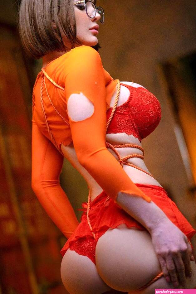 Velma cosplay scoobydoo Amber Hallibell