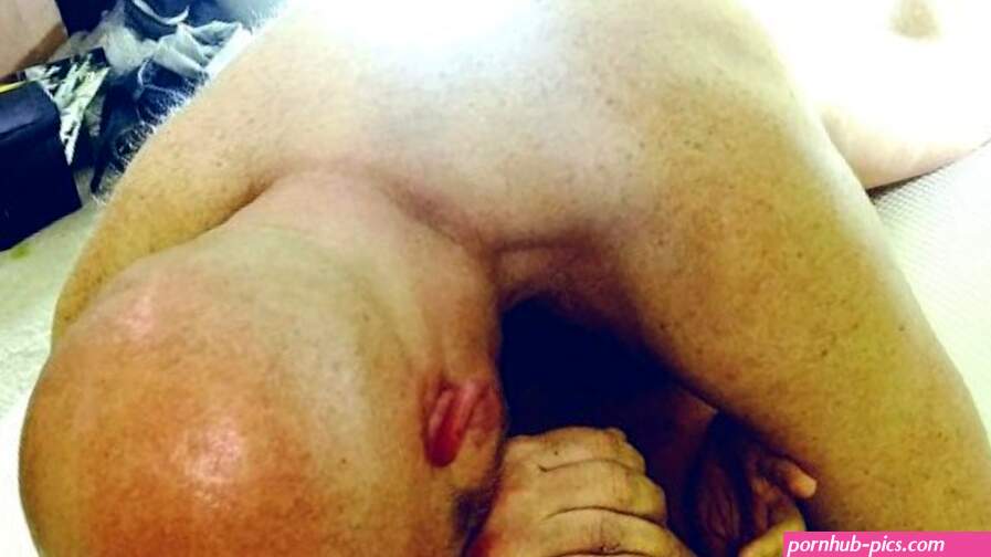 Shhh! Dont make any noise! A silent creampie inside her
