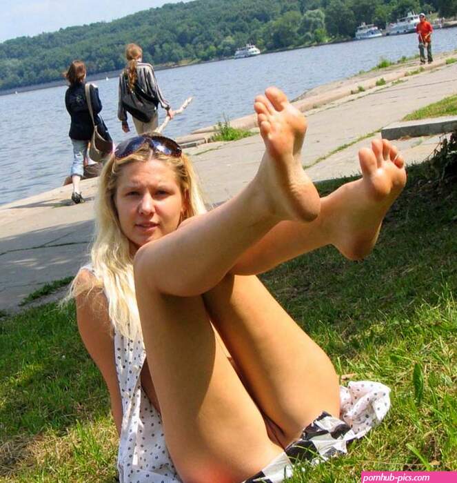 Blonde shows pussy at public Russian Sexy Girls