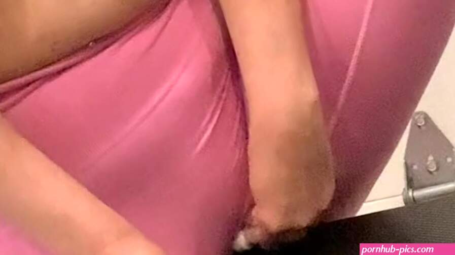 Girl squirts through yoga pants while humping gamer desk