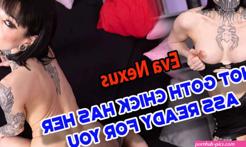 Hot Goth Chick Has Her Ass Ready For You
