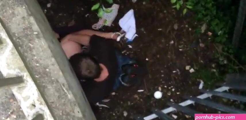 Couple Caught Fucking Under The Bridge In Amateur Video !