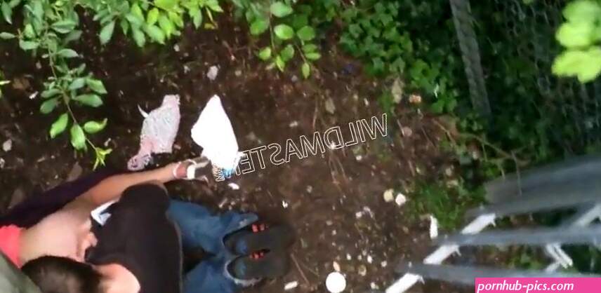 Couple Caught Fucking Under The Bridge In Amateur Video !