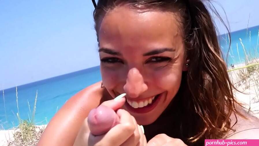 Amateur Couple Gets Caught Fucking On Public Beach