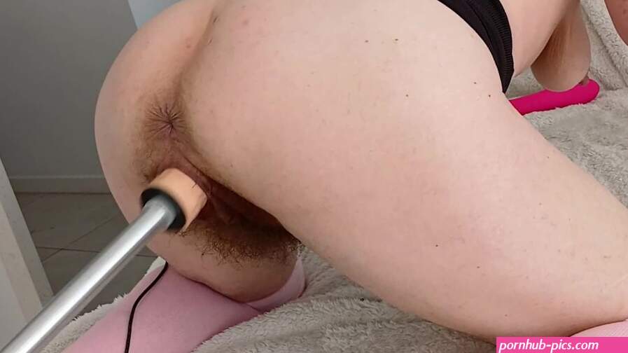Hairy Mature Amateur MILF Cumming Squirting from Toys Fucking Machine
