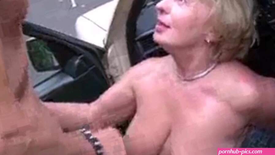 Amateur MILF Public Porn Videos