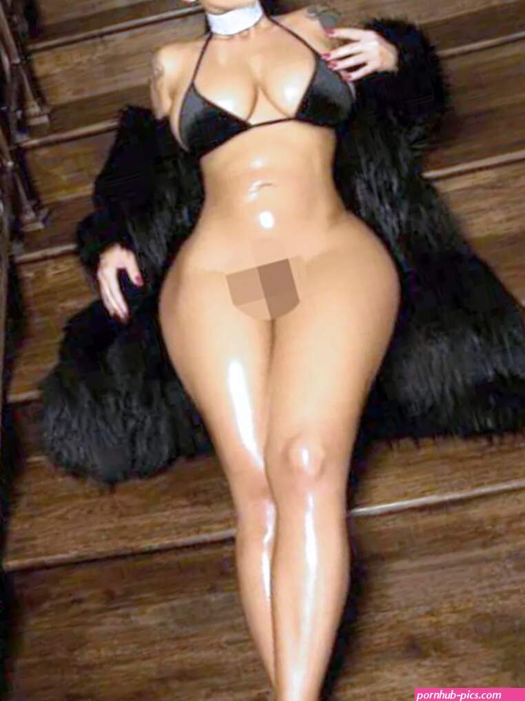 Amber Rose stuns fans with full nude post
