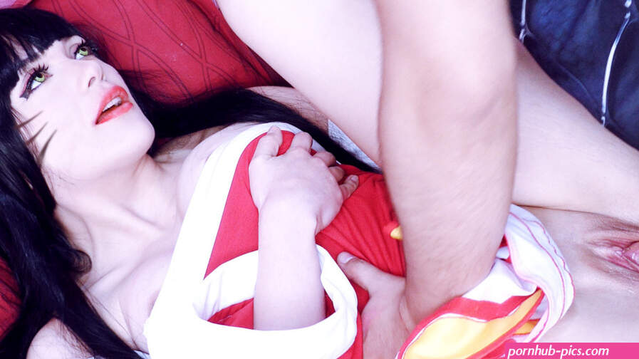 Brunette natural tits American Ahri cosplayer slut fucked