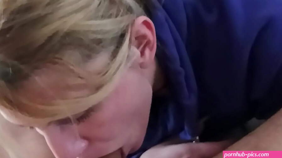 Amateur Wife gets Mouth Fuck and Mouth Full of Sperm and she Spits it out