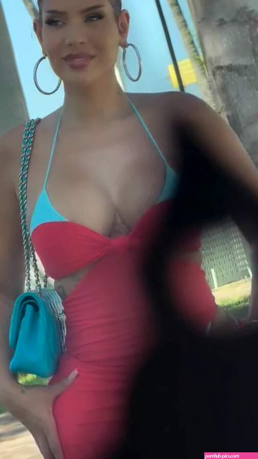 Whos this girl? Tag her!!