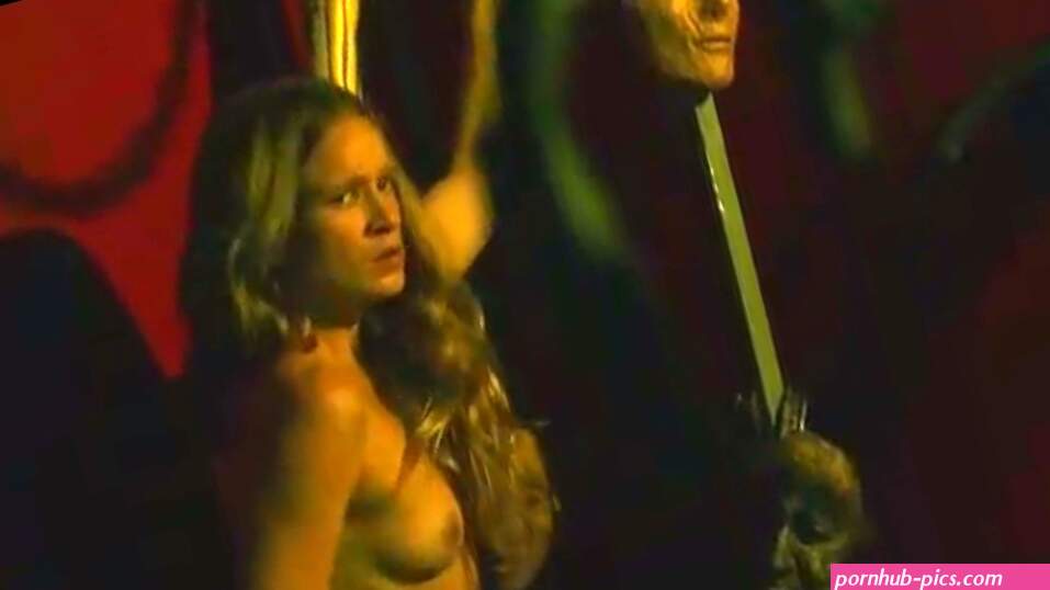 Naked Amy Ferguson in Split ANCENSORED