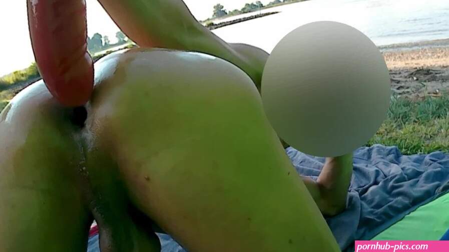 skinny ass anal fun on the beach with big dildo