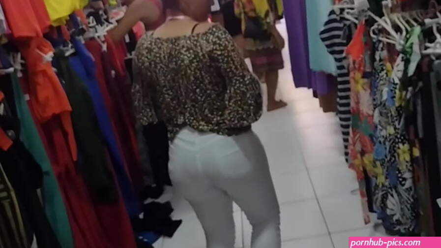 Je suis allé faire du shopping dans le centre de Fortaleza et jen ai profité pour baiser un inconnu au motel en pov anal avec creampie