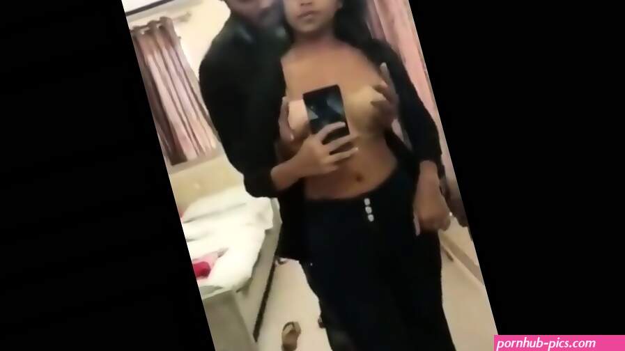 Noida Girlfriend Ki Big Boobs Pressing Hotel Sex