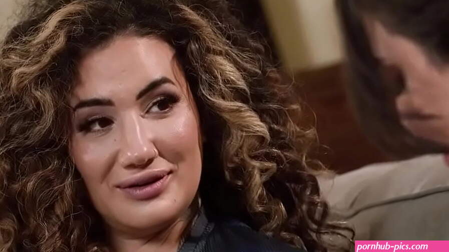 Big tits lesbian babe facesitting busty arab delivery crew
