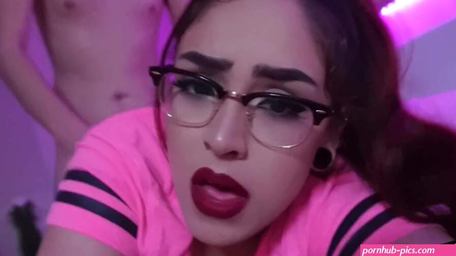 Eager Latina moans Papi till he nuts!