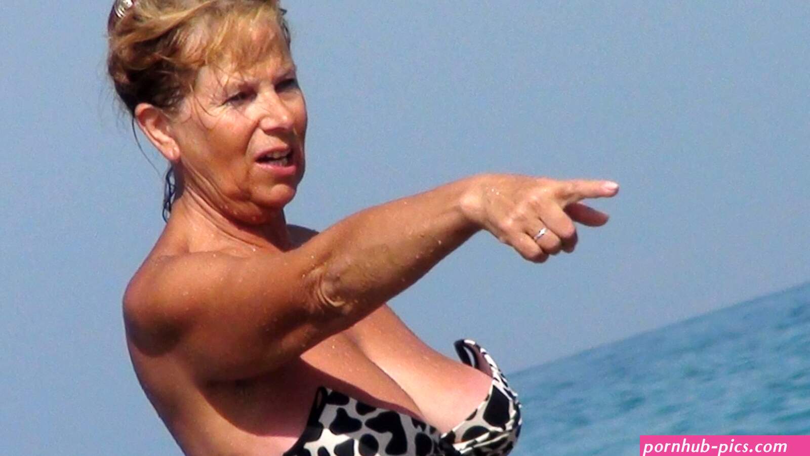 Granny Beach Toples