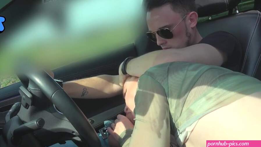 Amateur BLOWJOB in CAR! SWALLOW baby and step on the gas!