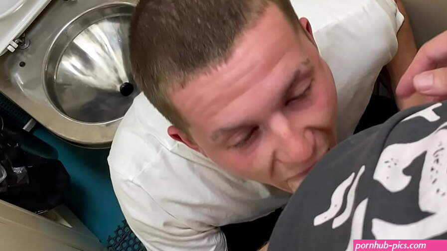 Gave his a blowjob in the toilet of the train Oliver Strelly and Falcon Al