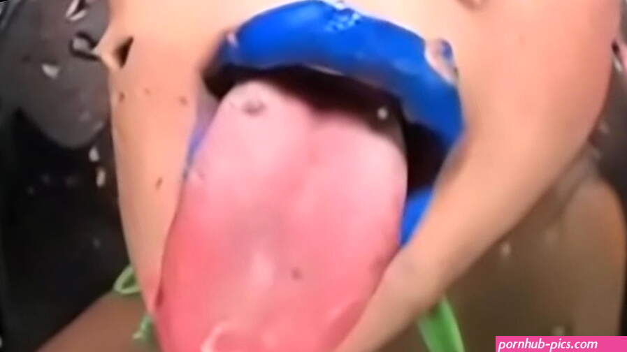 Japanese Blue Lipstick Spitting-Fetish