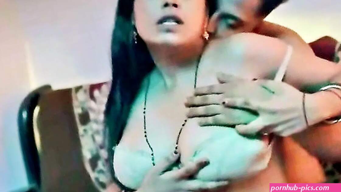 Play Indian MILF Big Boobs Groped Behind Movie